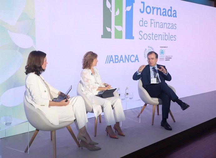 Alejandra Kindelán Oteyza, Presidenta De La AEB; Margarita Delgado, Subgobernadora Del Banco De España, Y Francisco Botas Ratera, Consejero Delegado De Abanca En La III Jornada De Finanzas Sostenibles