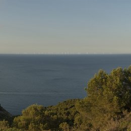Archivo - Recreación del parque eólico marino Parc Tramuntana