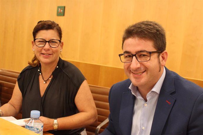 Los diputados provinciales de Ciudadanos, Carmen Santa María y Manuel Benjumea.