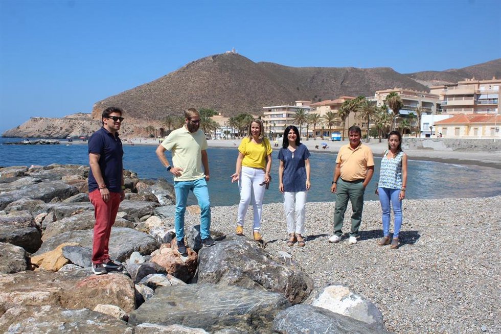 Visita de la subdelegada del Gobierno en Granada, Inmaculada López Calahorro, a la Costa Tropical.