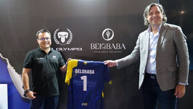 Firma del acuerdo entre Belobaba y el Team Queso.