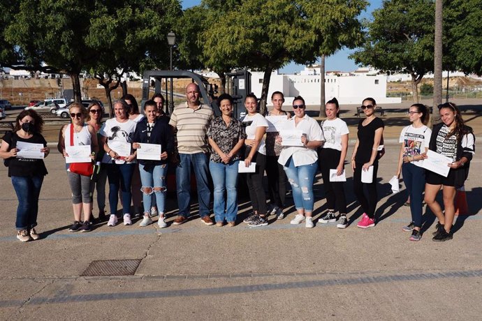 Un total de 15 vecinos de Palos de la Frontera (Huelva) obtienen el certificado del curso de carretilla.