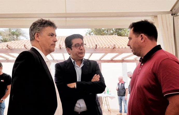 El presidente del Cabildo de Tenerife analiza los retos de futuro con las cofradías de pescadores de la isla