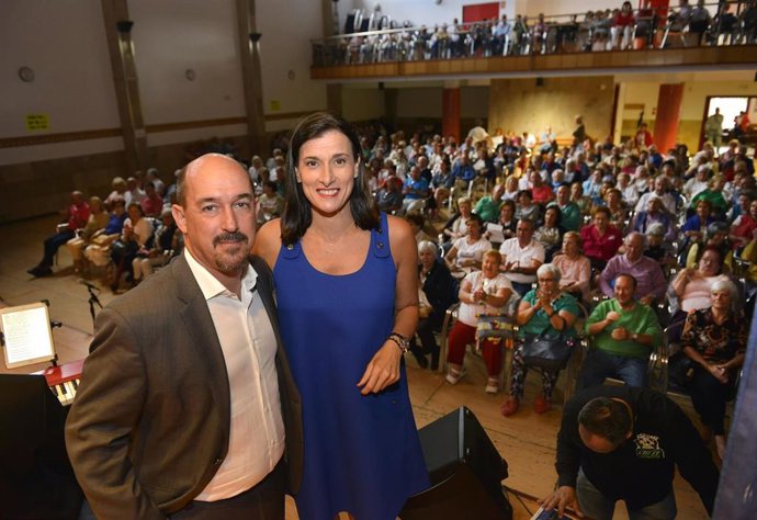 Archivo - La alcaldesa, Gema Igual y el concejal, Álvaro Lavín, en la Finca Altamira.