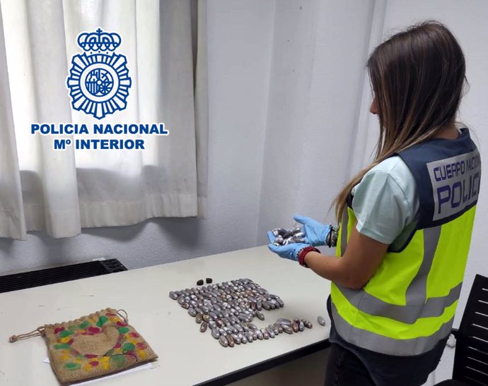 Nota De Prensa:"La Policía Nacional Ha Detenido A Dos Varones Que Llevaban Ocultos En Una "Caleta" Hecha En Su Vehículo 126 Bellotas De Hachís"