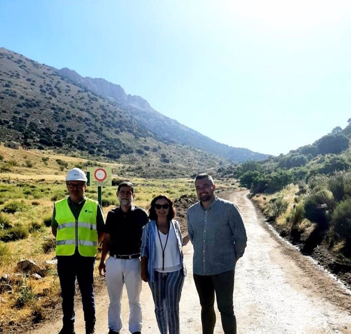 La Junta supervisa los trabajos en el camino forestal del Barranco Molina-Cortijico en Chirivel