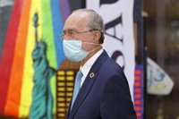 El alcalde de Málaga pide volver a usar mascarillas en interiores para frenar el "acelerón" de contagios COVID