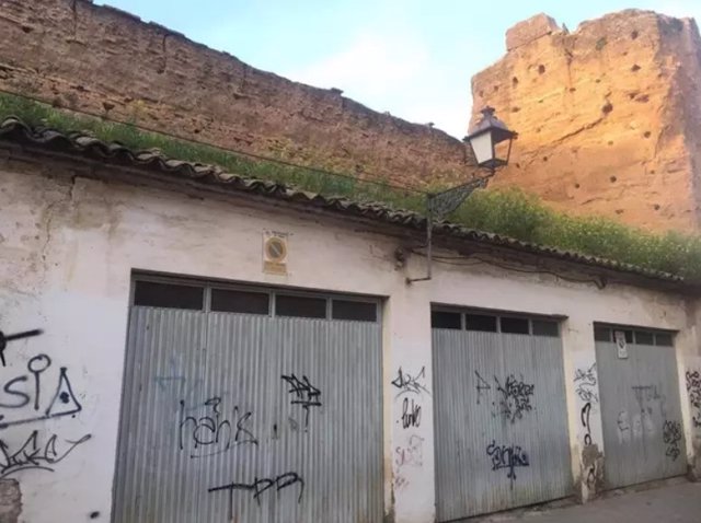 Archivo - Tramo de la muralla de Andújar.