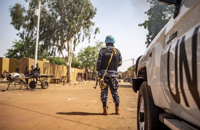 Un soldado de Malí con el casco azul de Naciones Unidas.