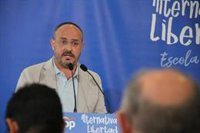 Fernández (PP) insta a Borrs a dimitir "para dar dignidad" al Parlament