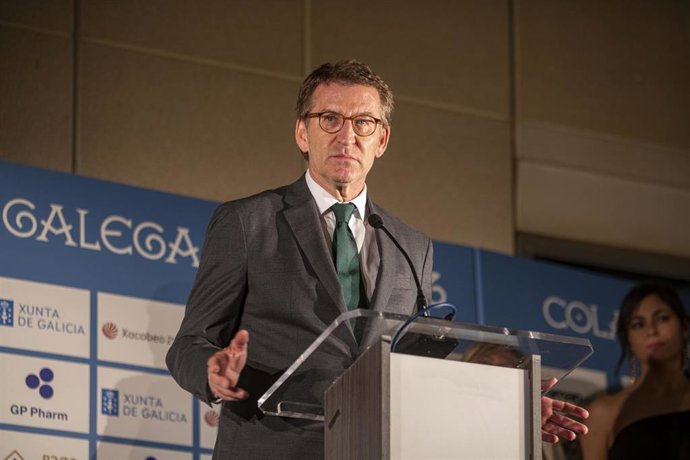 El presidente del Partido Popular (PP), Alberto Núñez Feijóo, durante el acto de entrega de los premios de la Asociación de Empresarios Gallegos de Catalunya (AEGA-CAT), a 1 de julio de 2022, en Barcelona, Catalunya (España). La AEGA-CAT ha celebrado ho