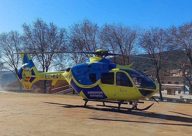 Archivo - Sucesos.- Evacuan en helicóptero a un joven tras ser atropellado por un turismo en León