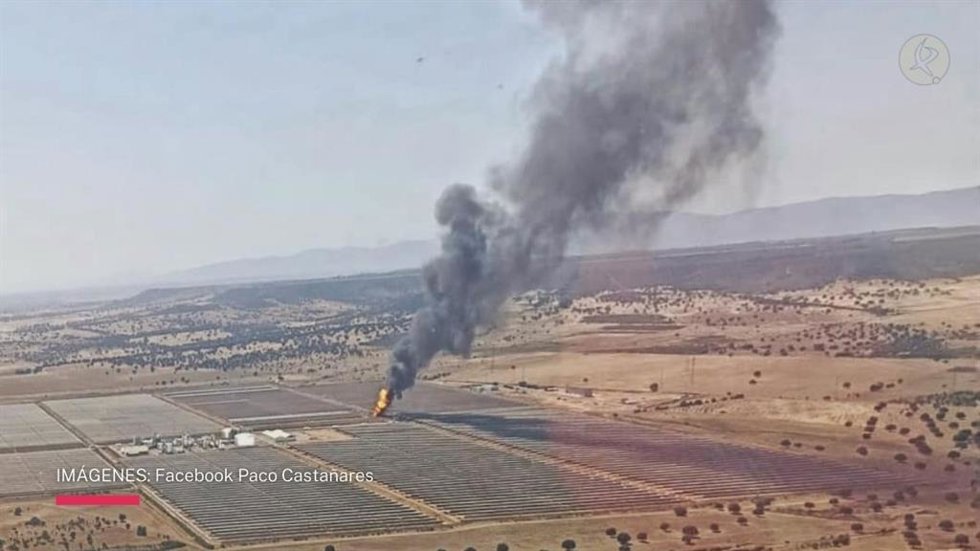 Columna de humo que sale del incendio de la planta termosolar 'Casablanca?.