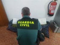 Detienen en una gasolinera de Pulianas (Granada) a un joven con más de siete kilos de marihuana en su coche