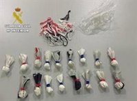 Detienen a dos hombres tras localizar 17 bolsas pequeñas de cocaína en el interior del vehículo en el que viajaban