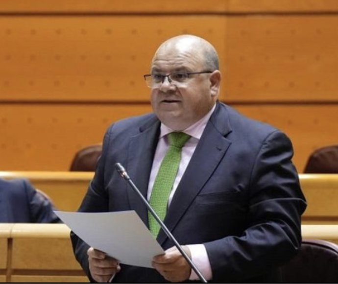 El senador granadino por el PP José Antonio Robles