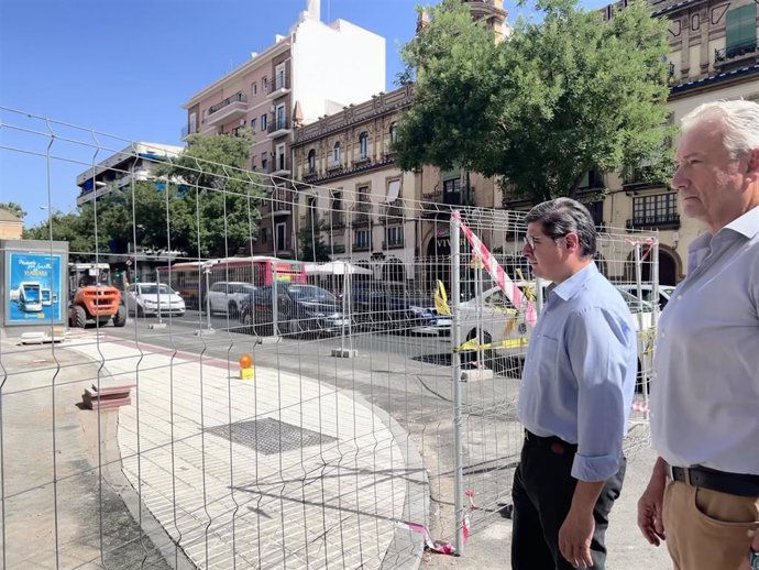 El portavoz del grupo municipal de Ciudadanos en el Ayuntamiento de Sevilla, Álvaro Pimentel, visita las obras de la Ronda de Capuchinos