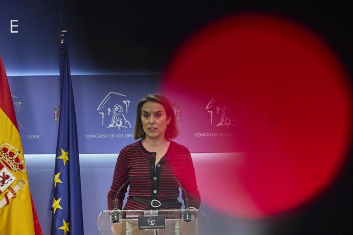 La secretaria general del Partido Popular, Cuca Gamarra, interviene en una rueda posterior a una Junta de Portavoces, en el Congreso 