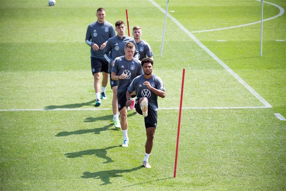 Archivo -  Serge Gnabry, Toni Kroos, Kai Havertz, Timo Werner y Niklas Suele entrenan con la seleccion alemana 