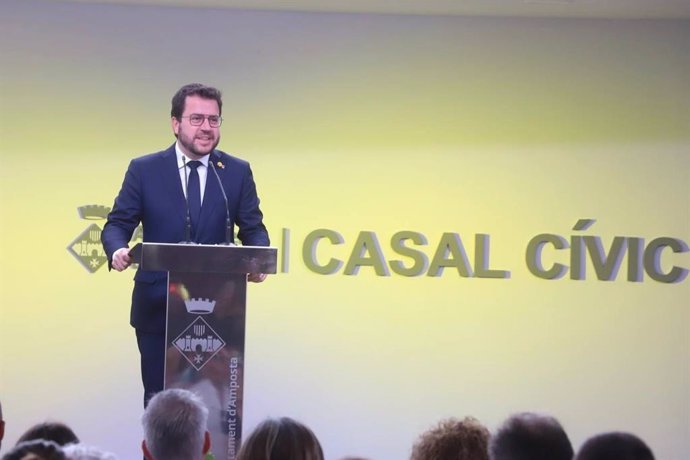 El president de la Generalitat, Pere Aragons, inaugura el casal cívic de gent gran Ruiz Salgado a Amposta (Tarragona)
