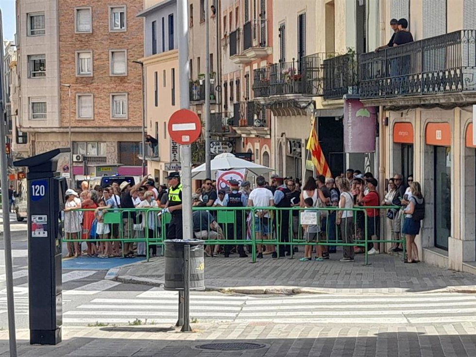 Concentración contra la visita de la Princesa Leonor y la Infanta Sofía