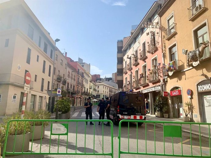 Las cercanías del Teatre-Museu Dalí de Figueres (Girona) tras quedar disueltas las manifestaciones a favor y en contra de la visita de la Princesa Leonor y la Infanta Sofía