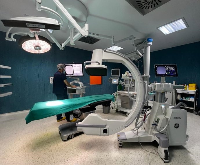 Quirónsalud Huelva incorpora un nuevo arco quirúrgico móvil .