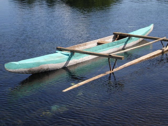 Canoa tradicional polinésica