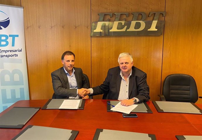 Firma del acuerdo entre Endesa y la FEBT.