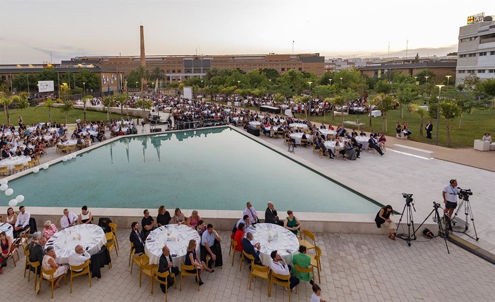 Celebración del 50 aniversario del CEU en la Comunidad Valenciana, en la plaza del Paraninfo de la CEU UCH.