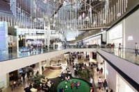 La afluencia a los centros comerciales aumenta un 31% interanual en mayo, según CBRE