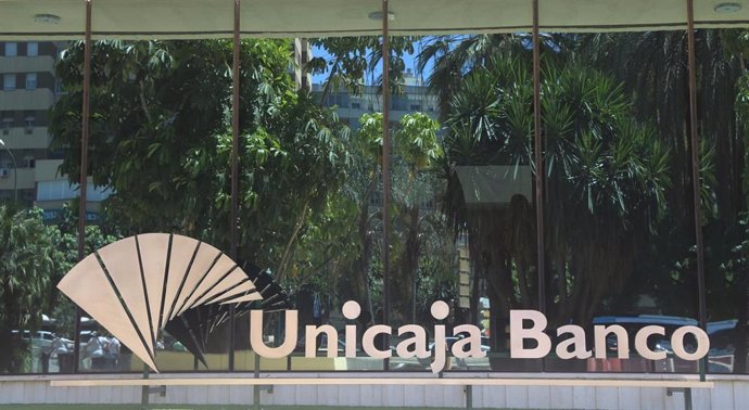 Archivo - Imagen de la sede de Unicaja Banco en Málaga.