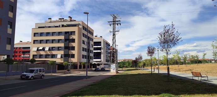 Archivo - El Ayuntamiento da luz verde al soterramiento de la línea eléctrica aérea de media tensión sobre el Parque Juan Gispert