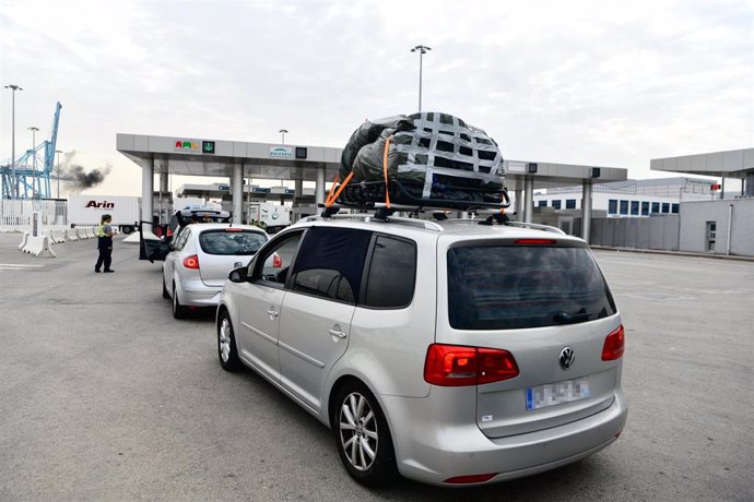 Varios vehículos en la paso de Algeciras de la OPE este fin de semana.