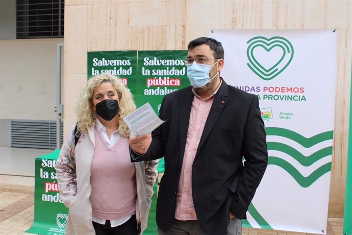 Archivo - Imagen de archivo de la concejala de UPporMálaga, Remedios Ramos, en la campaña 'Salvemos La Sanidad'