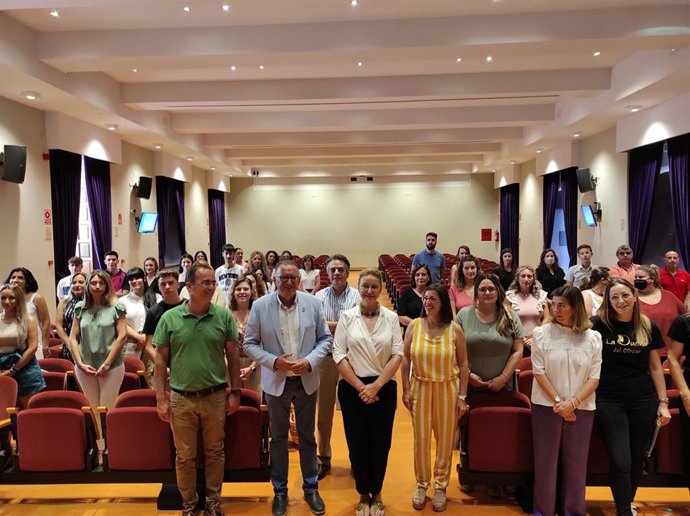El delegado de Cohesión Territorial de la Diputación, Juan Díaz (segundo por la izda.), en el acto de clausura de 'E-Scuela de Empresas'.