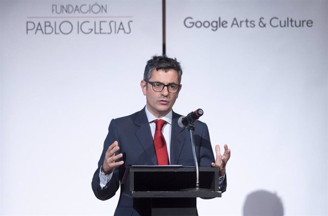 El ministro de la Presidencia, Relaciones con las Cortes y Memoria Democrática, Félix Bolaños, interviene en la presentación del proyecto ‘Los Carteles de la Guerra’, en el Ateneo de Madrid.