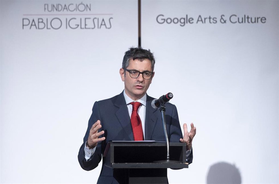 El ministro de la Presidencia, Relaciones con las Cortes y Memoria Democrática, Félix Bolaños, interviene en la presentación del proyecto Los Carteles de la Guerra, en el Ateneo de Madrid.