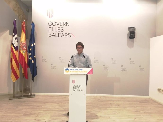 El portavoz del Govern y conseller de Modelo Económico, Turismo y Trabajo, Iago Negueruela, en la rueda de prensa posterior al Consell de Govern.