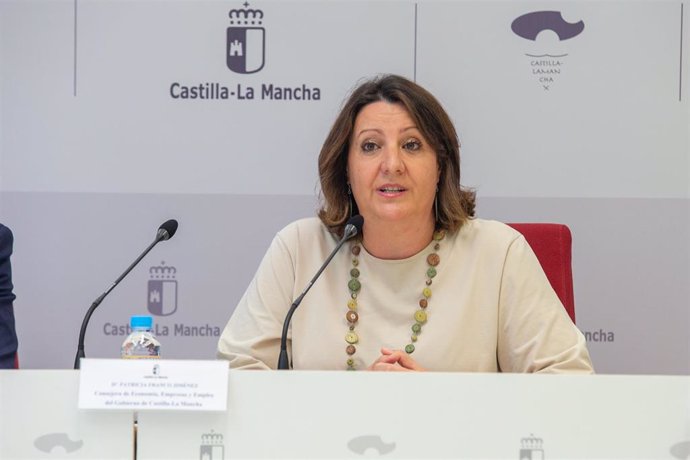 La consejera de Economía, Empresas y Empleo, Patricia Franco, comparece en rueda de prensa para informar de  los datos de paro del mes de junio.