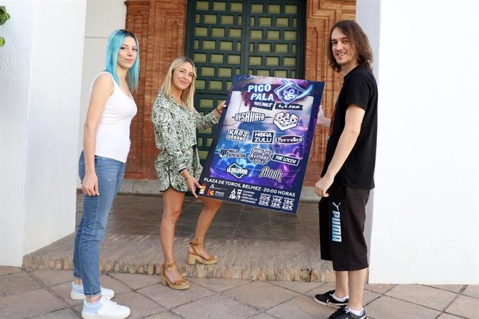 La delegada de Juventud y Deportes de la Diputación de Córdoba, Ana Blasco, en la presentción de 'A pico y pala'.