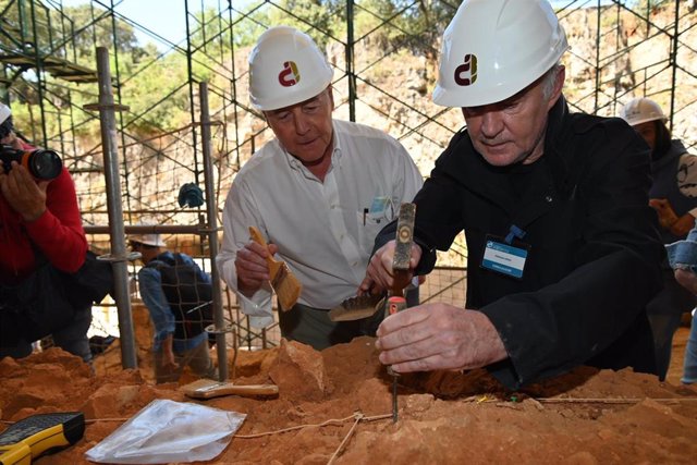 El chef Ferran Adriá en un momento de su participación en la exvacación en la sierrad de Atapuerca tras ser nombrado embajador