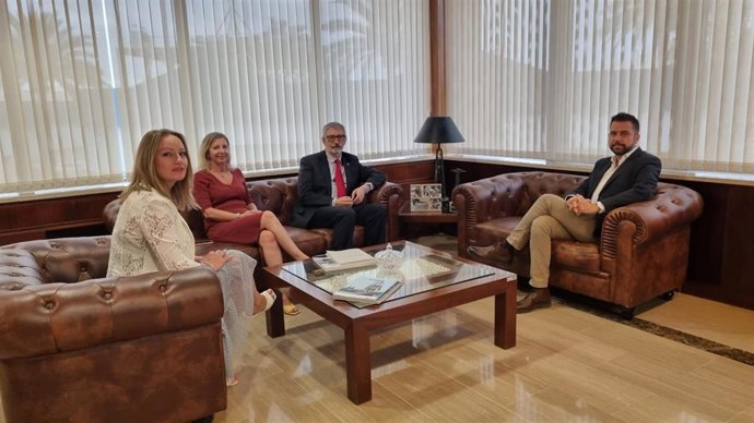 El rector de la Universidad de Cádiz con el delegado de la Zona Franca.