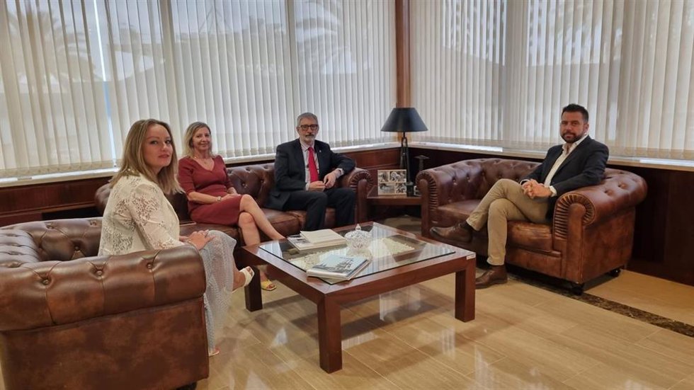 El rector de la Universidad de Cádiz con el delegado de la Zona Franca.