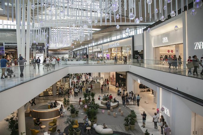 Archivo - Un centro comercial, en una imagen de archivo.