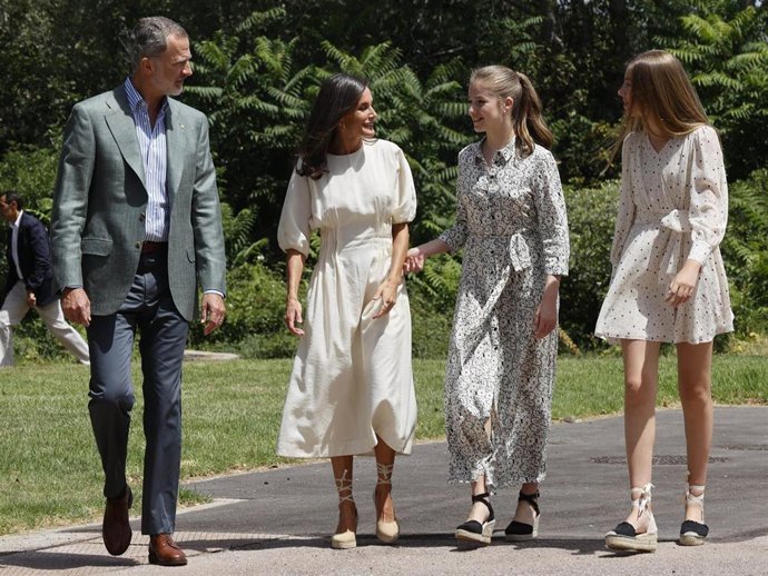 Los Reyes, la Princesa Leonor y la Infanta Sofía han derrochado complicidad antes de la entrega de los Premios Fundación de Girona