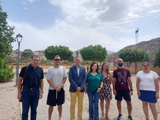 Antonio Jiménez visita el programa de refuerzo estival en el CEIP de Rioja (Almería)
