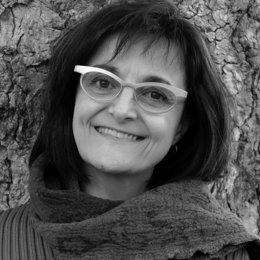 La nueva directora ocupa la plaza vacante dejada por Javier de Dios , al asumir la Subdirección General de Teatro y Circo en el Instituto Nacional de las Artes Escénicas y la Música.