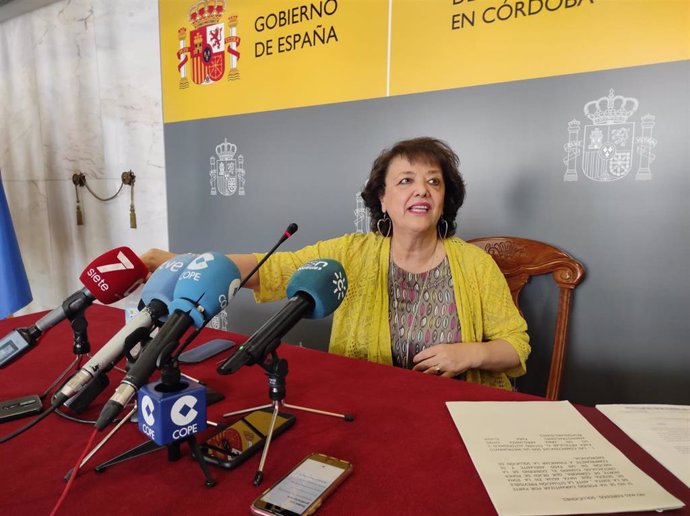 La subdelegada del Gobierno central en Córdoba, Rafaela Valenzuela, en la rueda de prensa.