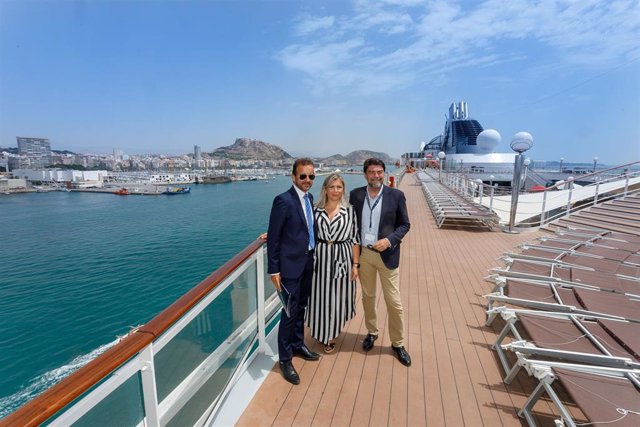 Alicante inaugura temporada como puerto base de cruceros con la primera salida del MSC Orchestr